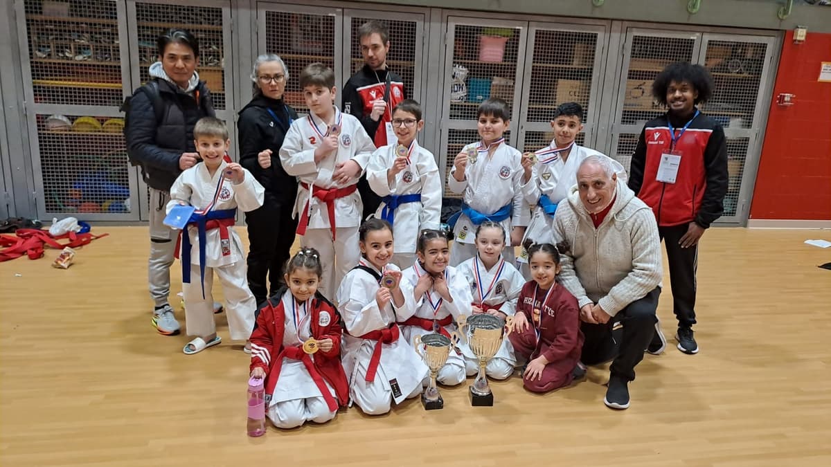 Entraînement de karaté au club Athletic Karaté Arnouville